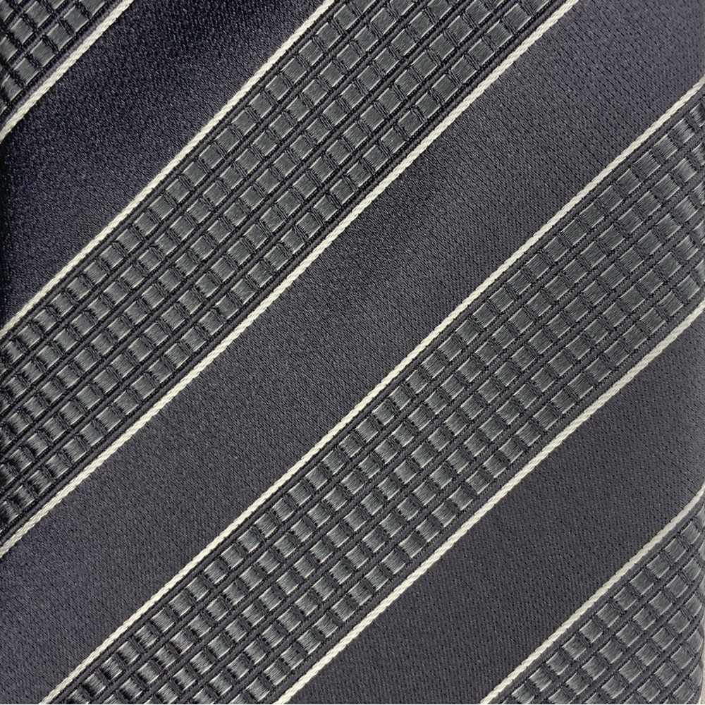 Donald J. Trump Signature Collection Silver & Gray Texture Bar Stripe Tie